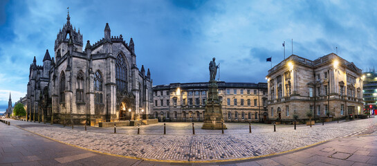 Fototapeta na wymiar West Parliament square with st giles cathedral at night, panorama - Edinburgh, Scotland