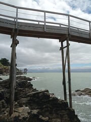 Pêcherie ou cabane en bois sur la côte de Jade à Pornic