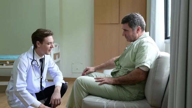 Hospital doctor that treats the sick came in to inform the news of the results of the diagnosis. This is a serious matter that patients face in treatment where little success is expected.