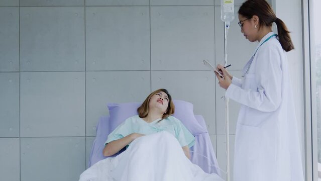 Asian woman pediatrician give advice to patients , Young asia female doctor consult female patient and checkup in hospital , healtcare and assistance concept