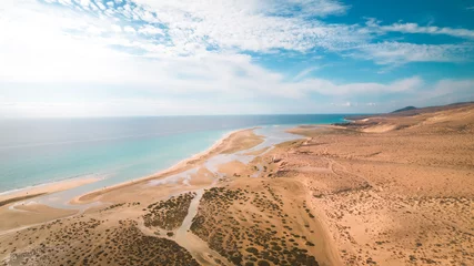 Crédence de cuisine en verre imprimé Plage de Sotavento, Fuerteventura, Îles Canaries Stunning aerial drone shot of sunny Playa de Sotavento de Jandía, Fuerteventura, beach, spain