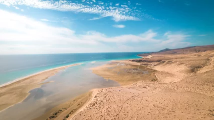 Tableaux sur verre Plage de Sotavento, Fuerteventura, Îles Canaries Superbe prise de vue aérienne par drone de la plage ensoleillée de Sotavento de Jandía, Fuerteventura, plage, espagne