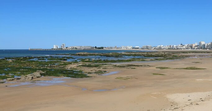 La grande plage et le remblai des Sables d'Olonne