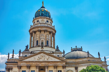 Obraz premium View to the German Cathedral in downtown Berlin at the historic square Gendarmenmarkt.