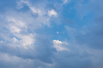 黄昏時の空と天使の梯子