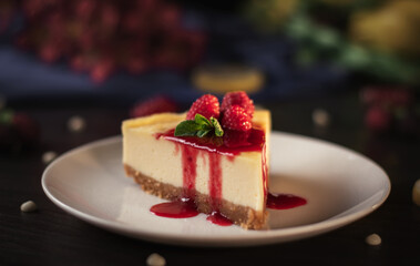 cheesecake with berries