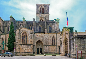 Portail de la cathédrale Saint-Fulcran à Lodève