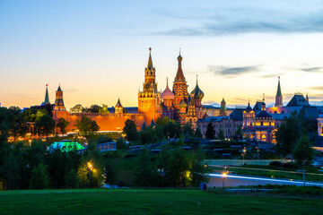 Obraz premium Moscow Kremlin and St. Basil's Cathedral at night, Russia. Moscow's main tourist attraction. Evening view of the sights of Moscow in summer. Panorama of the center of Moscow at dusk.