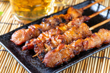 焼き鳥とビール　居酒屋メニュー
