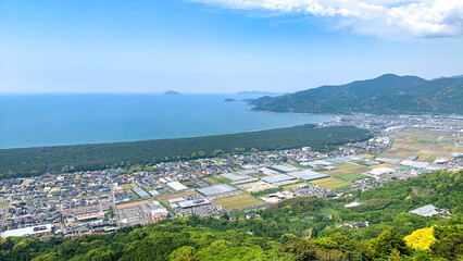 鏡山展望台から見た唐津市と虹の松原