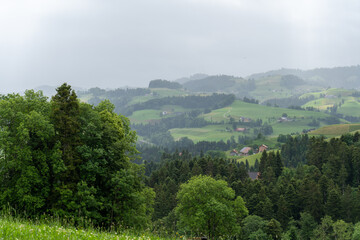 Fototapeta na wymiar Schweiz Hügel und Bergland