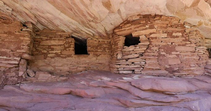 House on Fire Anasazi house Utah pan. Mule Canyon ancient native Anasazi American, Indian dwelling, kiva, house, cliff dwelling, granary, rock art, hieroglyphs, petroglyphs. Archaeologists.
