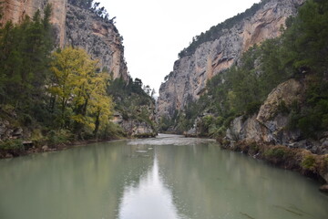 Fototapeta na wymiar MONTANEJOS, CASTELLON, SPAIN: November 13, 2019: Tourist village of Montanejos. (Fuente de los banos) The spring of baths, River between the rocks, with thermal and medicinal waters.