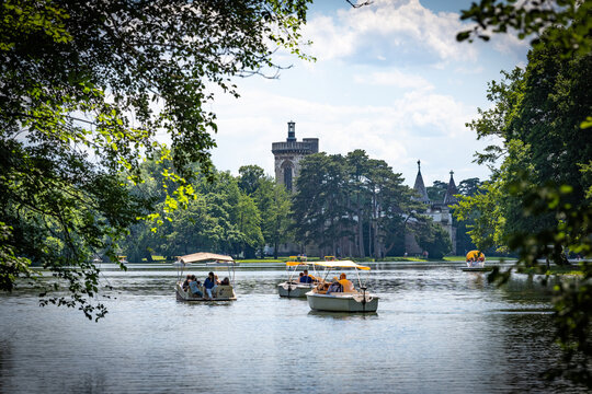 Die Schl&ouml;sser von Laxenburg in der Gemeinde Laxenburg in Nieder&ouml;sterreich, sechs Kilometer s&uuml;dlich zum Bundesland Wien. Im gro&szlig;en Schlosspark befinden sich das Alte Schloss, Blaue Hof und Franzensburg