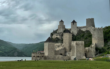 Fototapeta na wymiar Mittelalterliche Festung Golubac an der Donau, Serbien