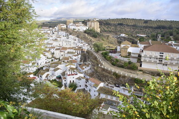 Fototapeta premium Setenil de las bodegas, Spain - 08 november 2019: Setenil de las Bodegas village, one of the beautiful white villages of Andalusia, Spain