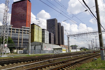 Fototapeta premium Modern looking buildings along city railroad