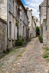 Fototapeta na wymiar Senlis, medieval city in France, typical street with ancient houses 