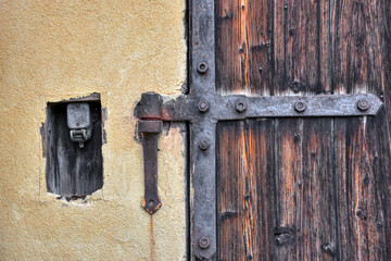 Garsten, Bahnhof, Lokschuppen, Steyrtalbahn, Lost Place, Endbahnhof, aufgelassen, weggerissen, Tor, Schornstein, Holztor, Gleis, Schiene, Schmalspurbahn, Stillgelegt, Fenster, Schuppen, Holz, Tor, Gla