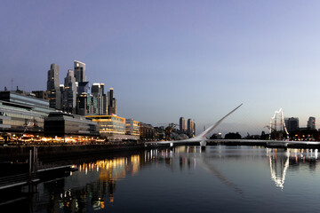 Obraz premium city skyline in puerto madero