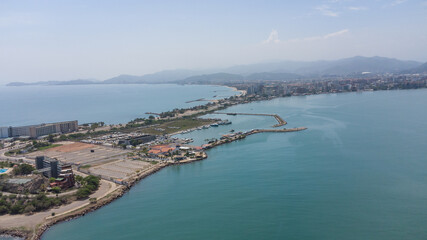 Drone photos of El Morro hill, recorded in the middle of a sunny morning, in the videos you can see, El Morro hill, hills, mountains, coasts, roads, trees on the shore of the beach, beach, rocks, sand
