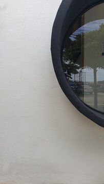 circle windows With reflex