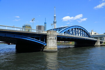 隅田川に架かる駒形橋全景