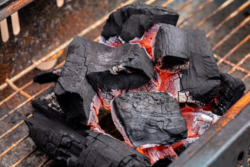 赤く燃える木炭　charcoal