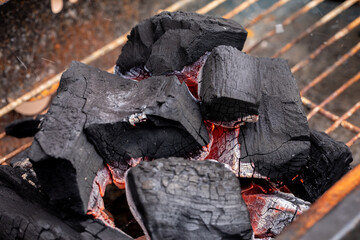 赤く燃える木炭　charcoal