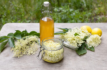 Classic elderflower cordial recipe with wild foraged elderflowers and fresh lemon juice. The easy-made base for summer lemonades, drinks, and also baking. 