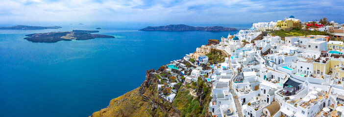 Fira town, with view of caldera, volcano and cruise ships, Santorini, Greece.  - obrazy, fototapety, plakaty