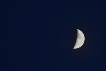 Wieczorny Księżyc