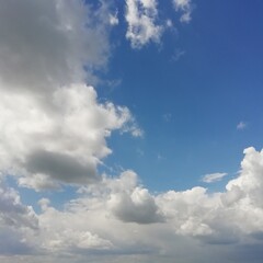 Obraz premium bright blue cloudy sky
