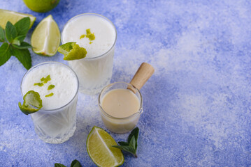 Brazilian white lemonade or limeade.