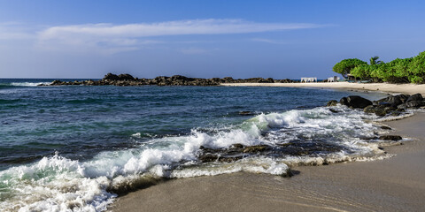 Rough waves at high tide