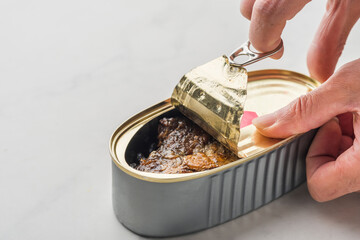 Open tempeh dace cans