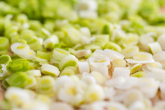 Present a gradient color slice garlic sprout