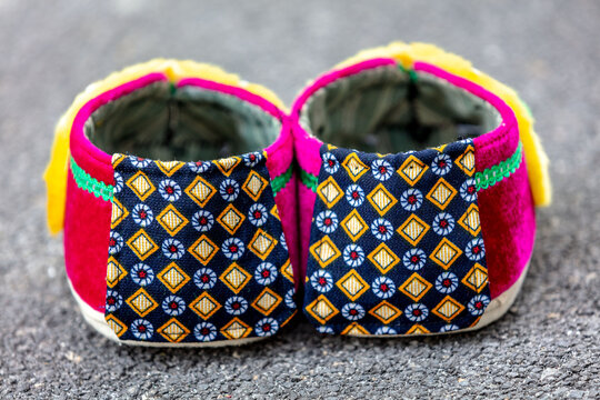 Colorful traditional handmade tiger head children's shoes folk crafts intangible cultural heritage