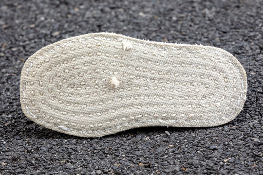 Intangible cultural heritage of traditional handmade children's shoes and folk crafts