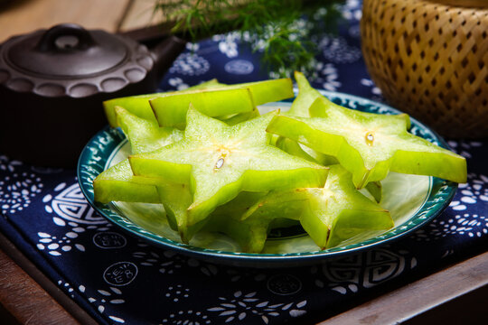 A small amount of star fruit