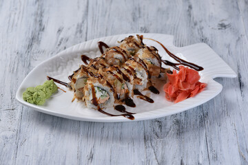japanese roll with tuna chips