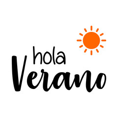 Texto manuscrito hola Verano en español con silueta de sol para su uso en banner y logotipos en color negro y anaranjado