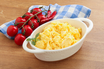 Scrambledd egg in the bowl