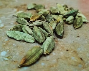 dried cardamom