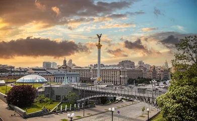 Zelfklevend Fotobehang Independence Monument in Kyiv © Ruslan