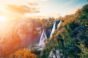 Fototapete Backstein Herbstliche Wasserfälle in Kroatien