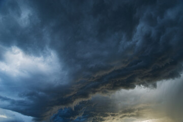 Obraz premium Sunset cloudscape after the thunderstorm.