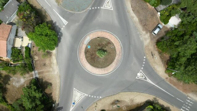 rond point avec du traffic au cap ferret 