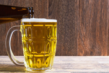 .Pour the beer into a glass of beer.