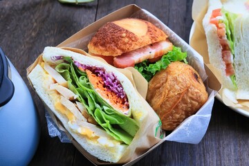 彩り鮮やかな美味しそうなサンドイッチ